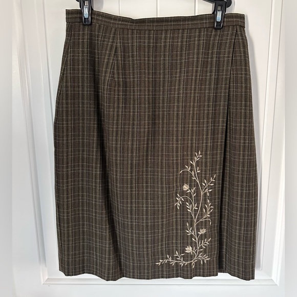 Emma & James A Liz Claiborne Co. Plaid embroidered Skirt suit Sz 8 - Picture 7 of 15